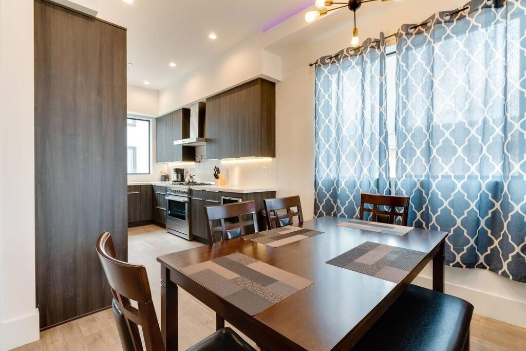 Villa 2 New Luxury Modern 3 Story Homes