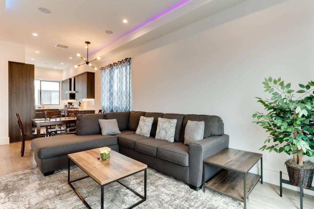 2 New Luxury Modern 3 Story Homes Villa *
